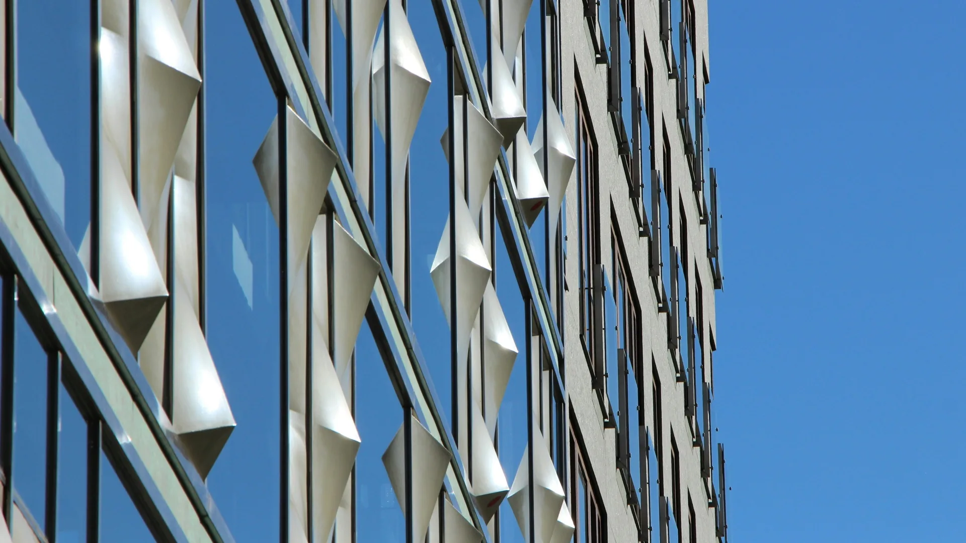 A Review on Integration of Renewable Energy Processes in Vapor Absorption Chiller for Sustainable Cooling