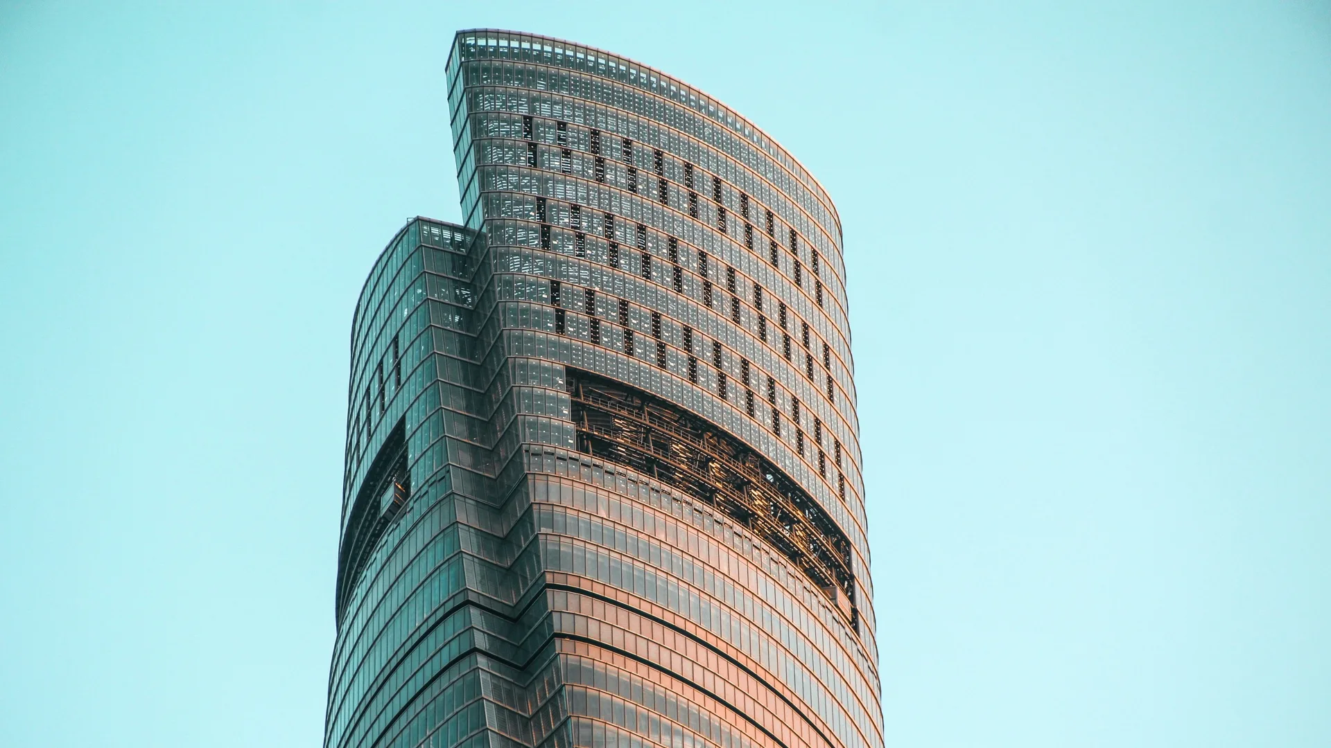 Building Envelopes Toward Energy‐Efficient Buildings: A Balanced Multi‐Approach Decision Making