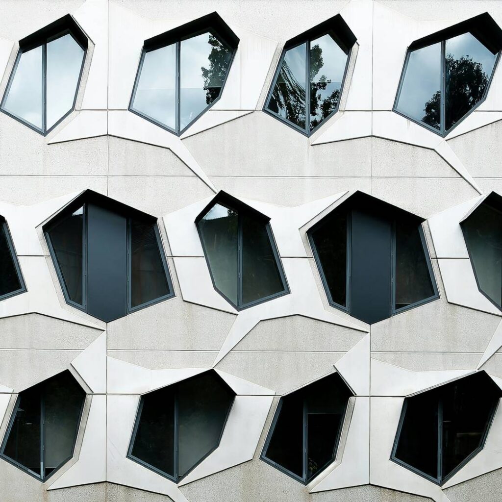Facilitating Construction 5.0 for Smart, Sustainable and Resilient Buildings: Opportunities and Challenges for Implementation